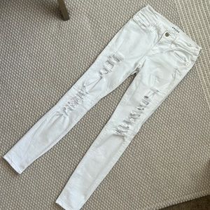 Frame Le Skinny de Jeanne distressed denim